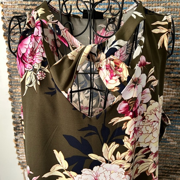 7th Avenue NY&C Floral Sleeveless Top- Green and Pink - Picture 2 of 10